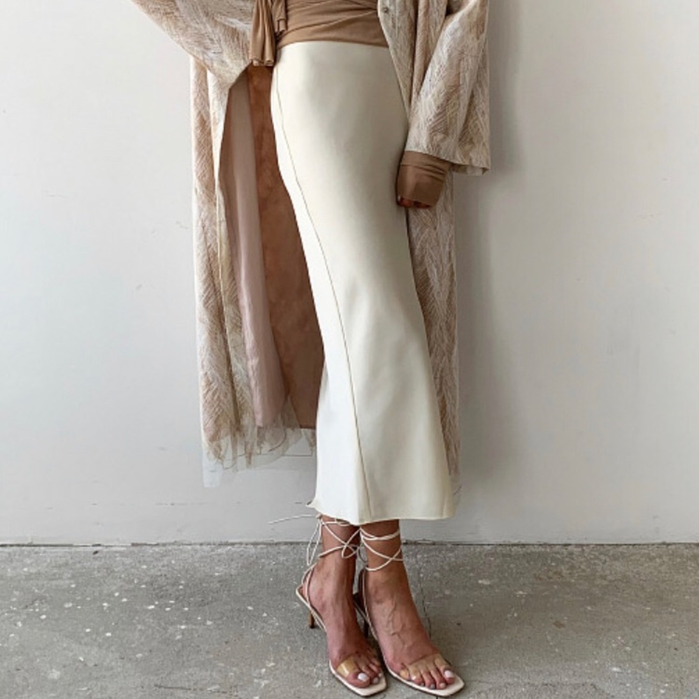 Ushatava midi skirt in milk